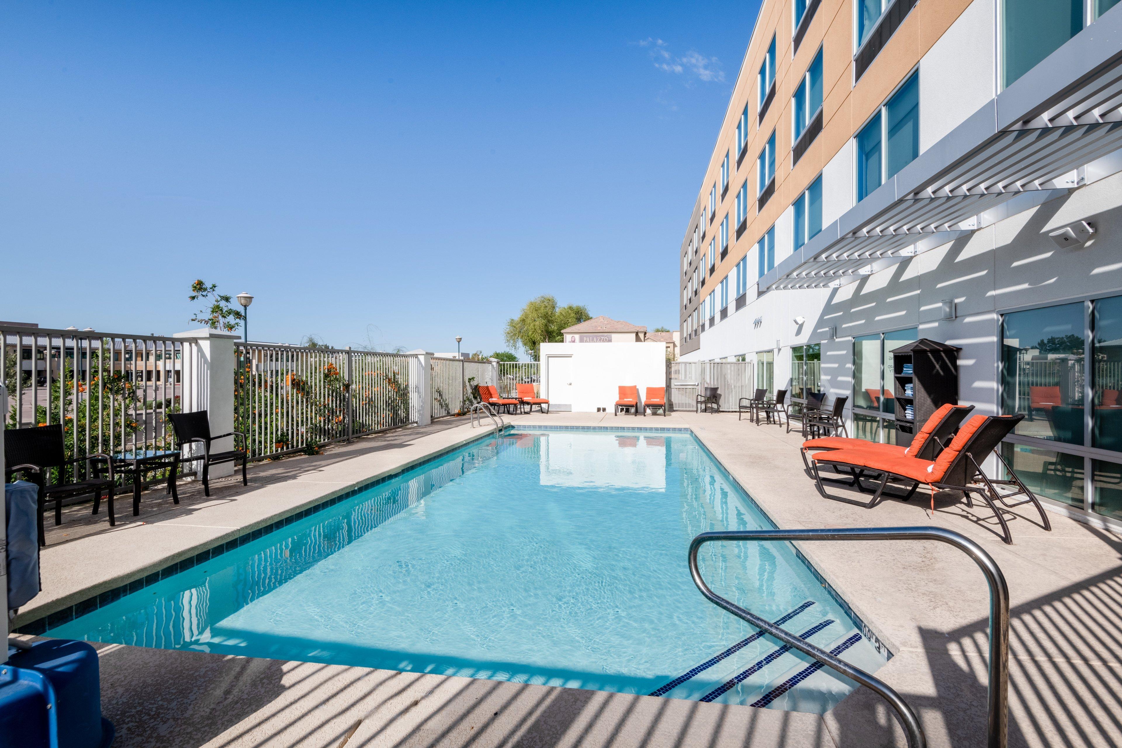 Holiday Inn Express & Suites - Phoenix - Airport North By Ihg Exterior photo