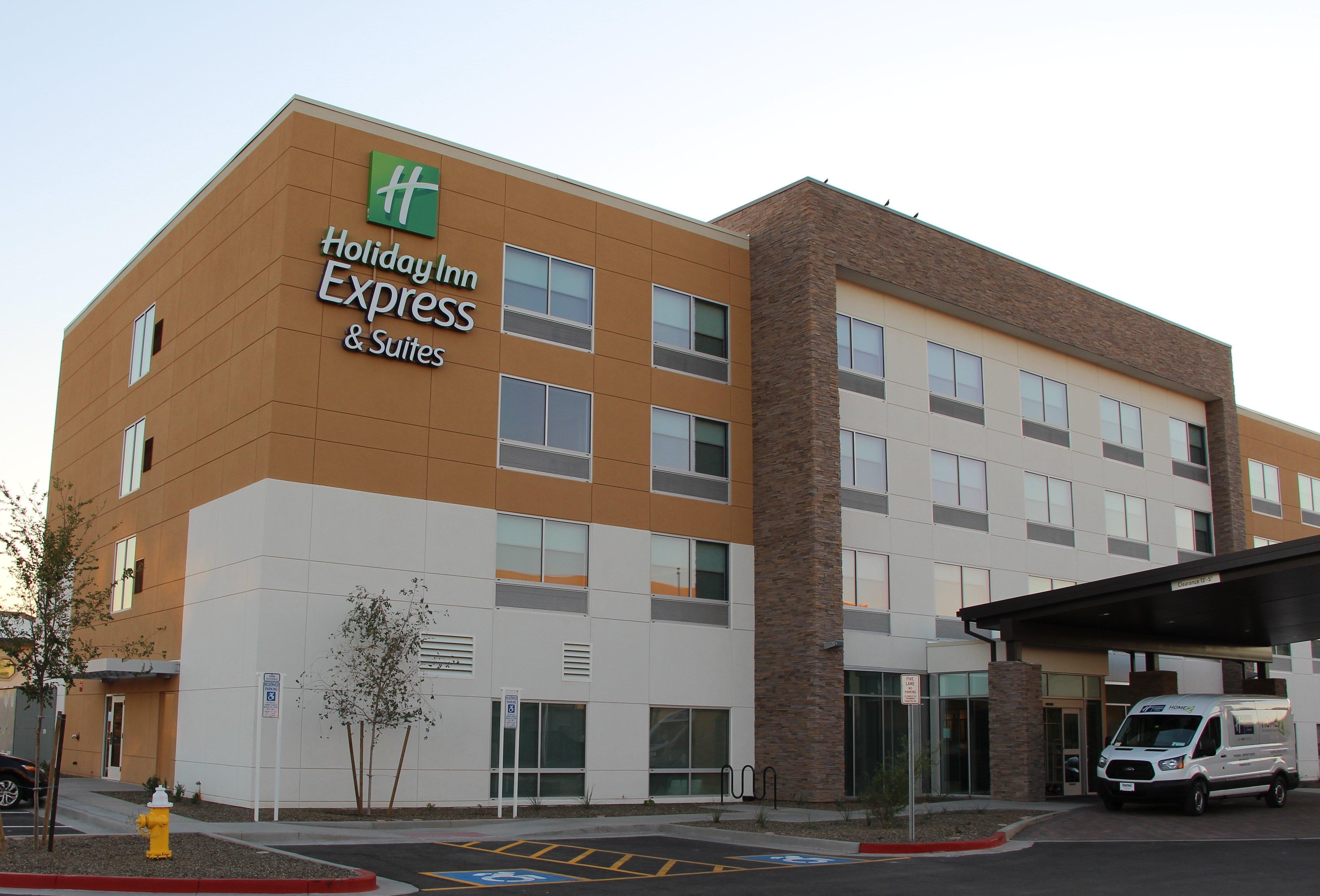 Holiday Inn Express & Suites - Phoenix - Airport North By Ihg Exterior photo