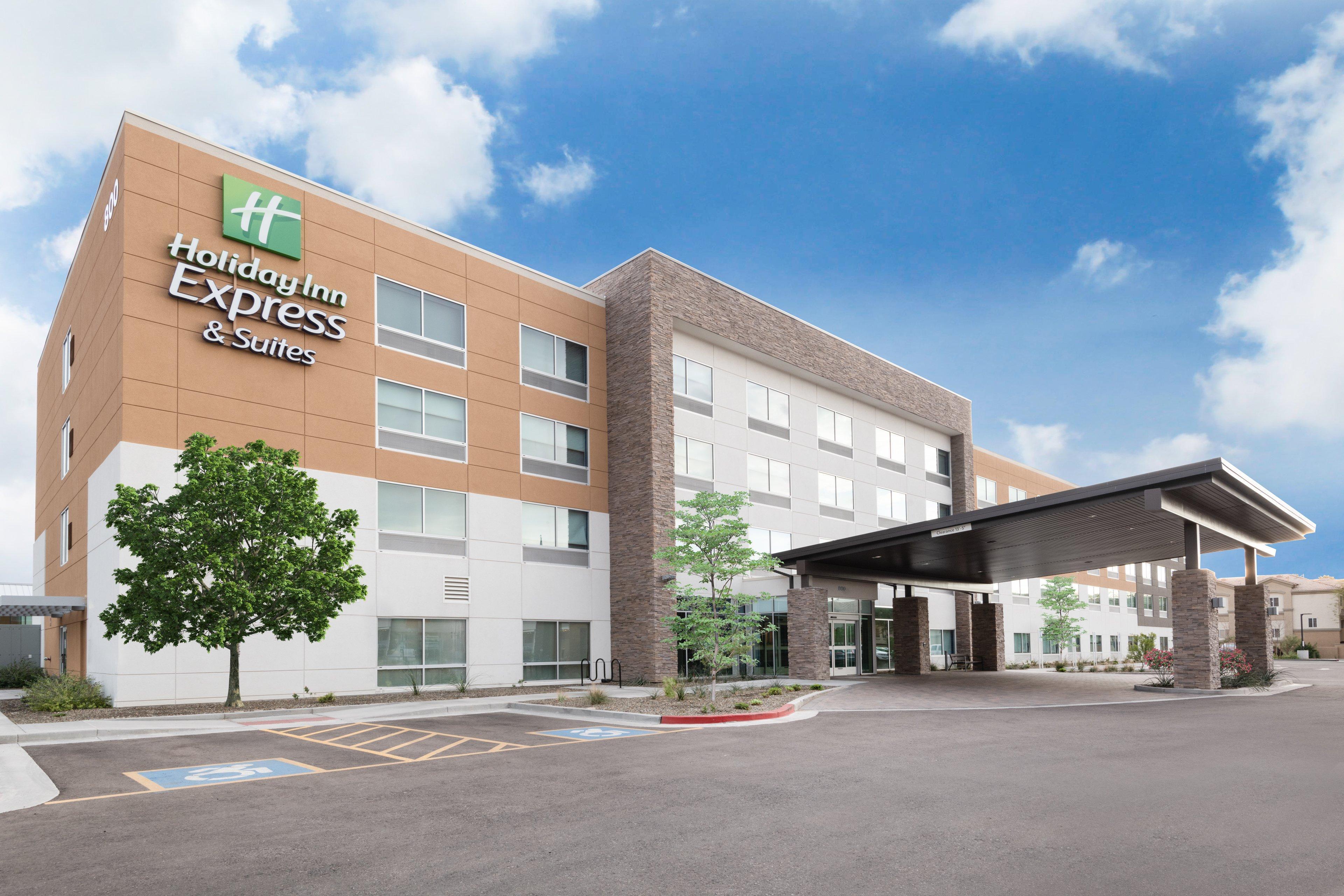 Holiday Inn Express & Suites - Phoenix - Airport North By Ihg Exterior photo