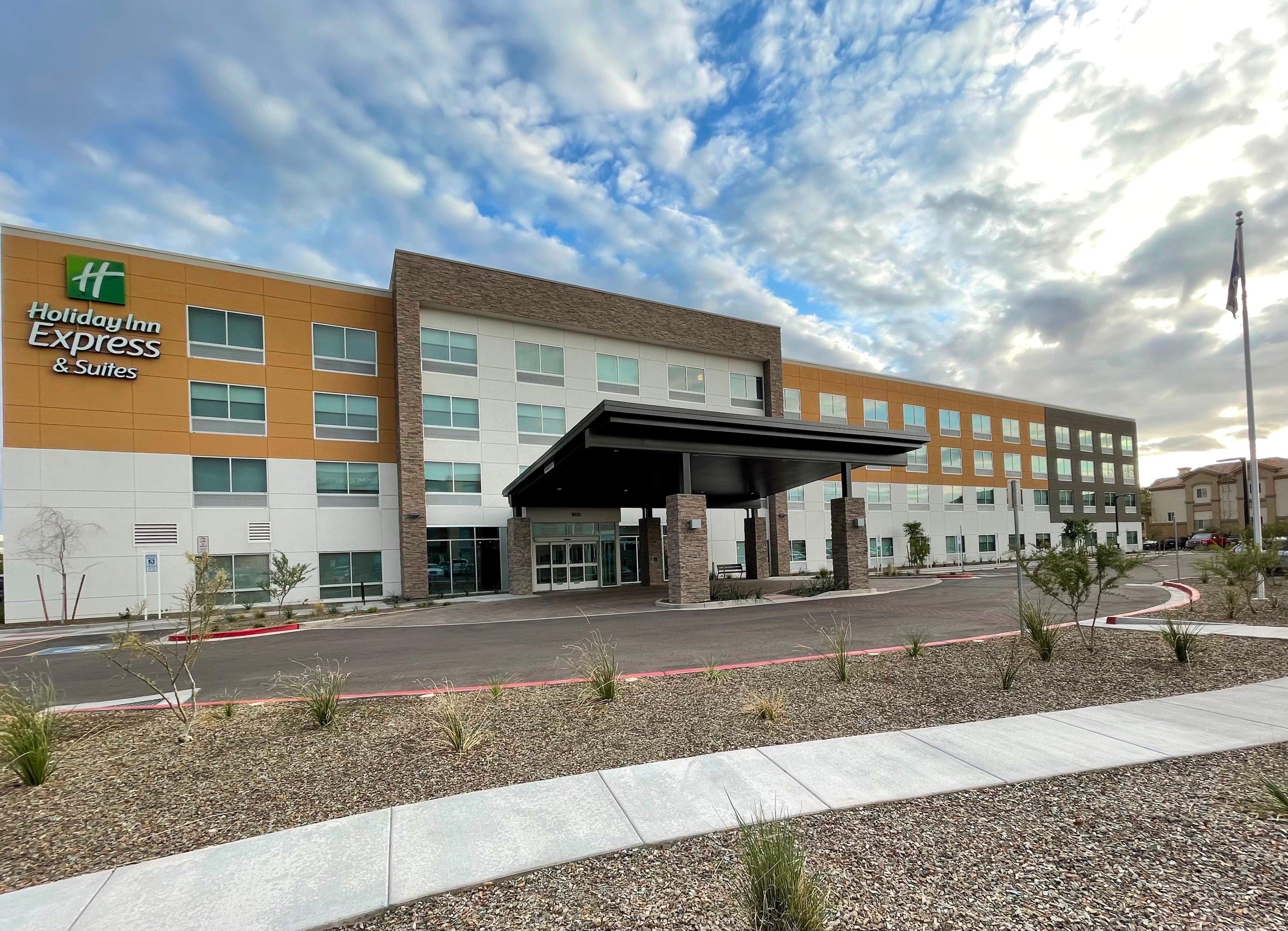 Holiday Inn Express & Suites - Phoenix - Airport North By Ihg Exterior photo