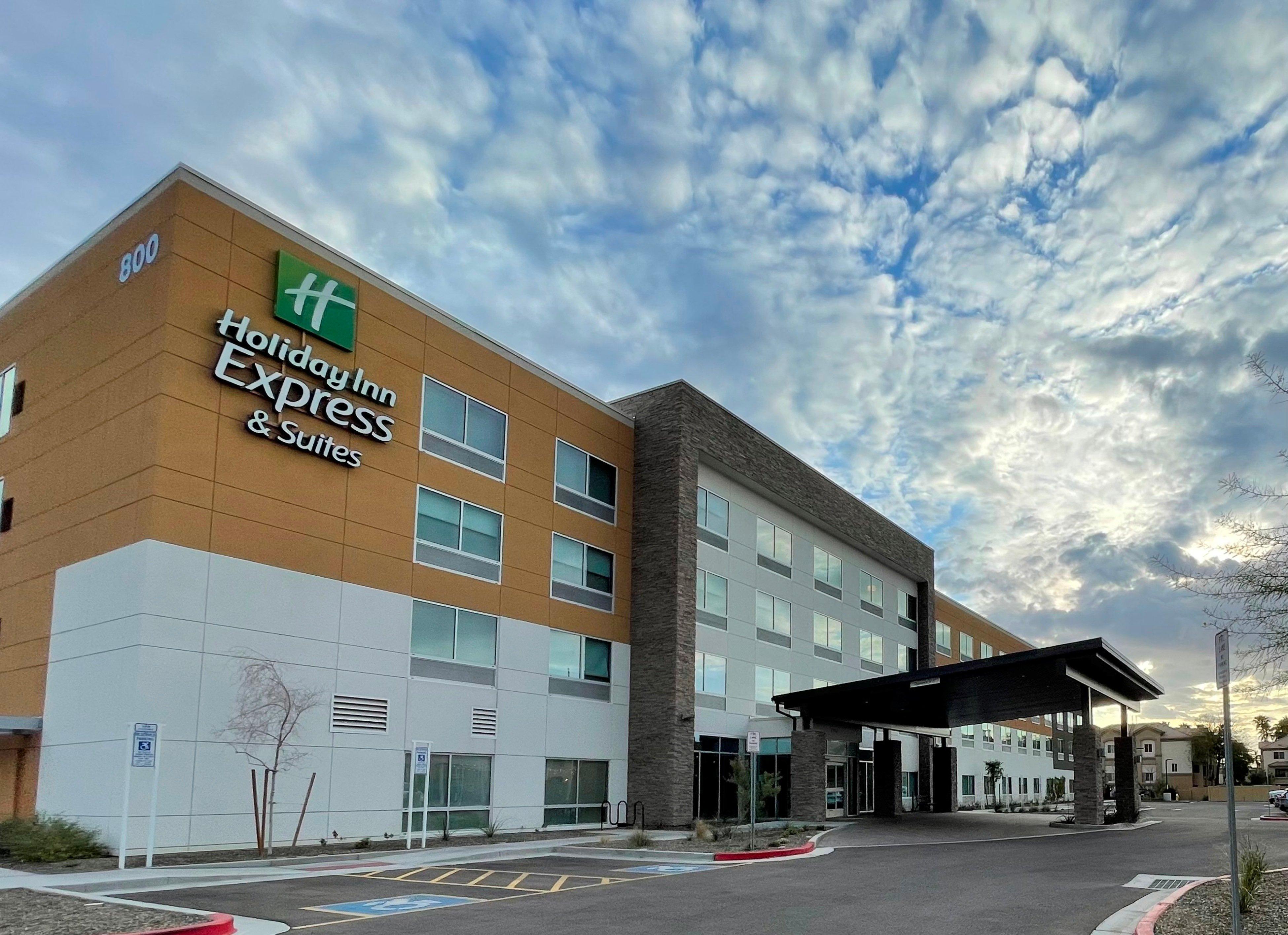 Holiday Inn Express & Suites - Phoenix - Airport North By Ihg Exterior photo