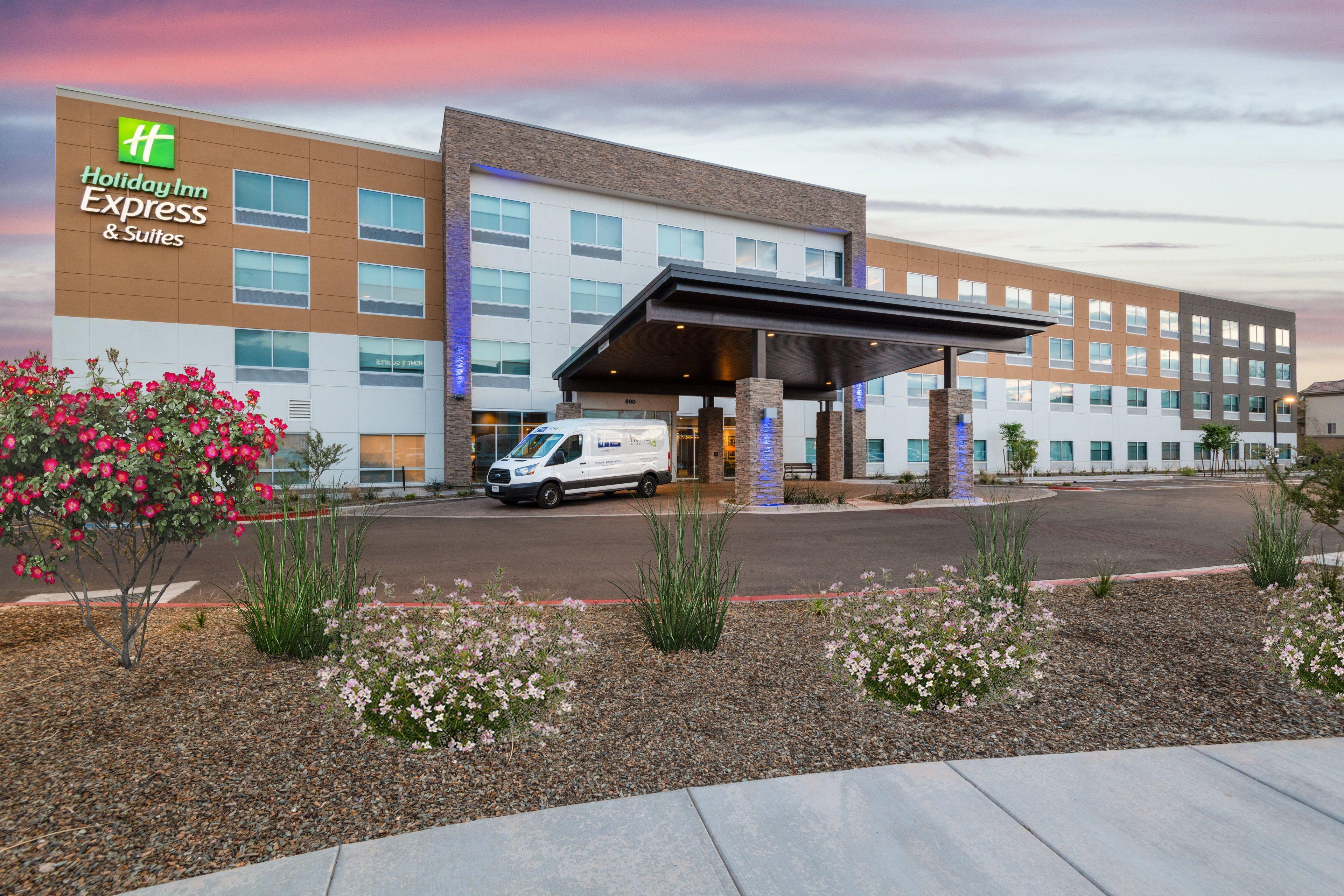 Holiday Inn Express & Suites - Phoenix - Airport North By Ihg Exterior photo